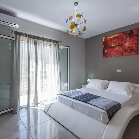 Peristera Lägenhetshotell 4*